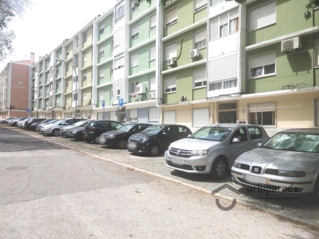 Apartamento T2 em Benfica perto do Colombo