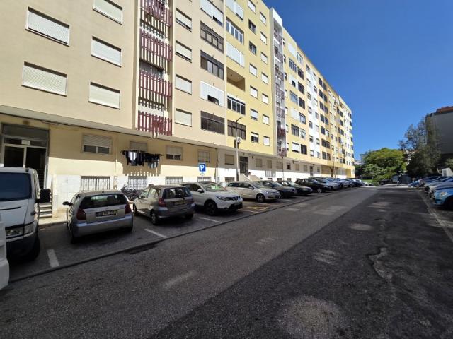 Apartamento T2 em Belas