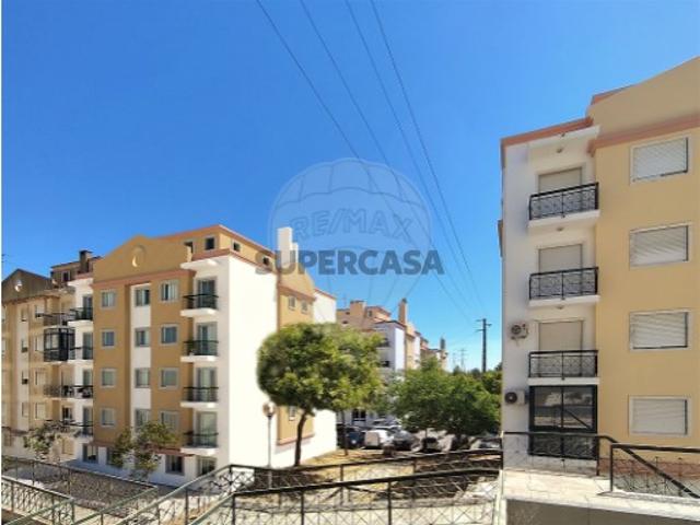 Apartamento T2 em Belas