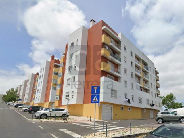 Apartamento T2 em Belas
