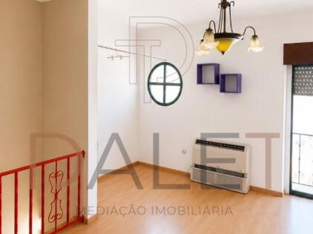 Apartamento T3 em Borba, em remodelação, com conforto e potencial para habitação ou bom investimento