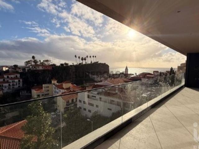 Apartamento T2 em Câmara de Lobos de 134,00 m²