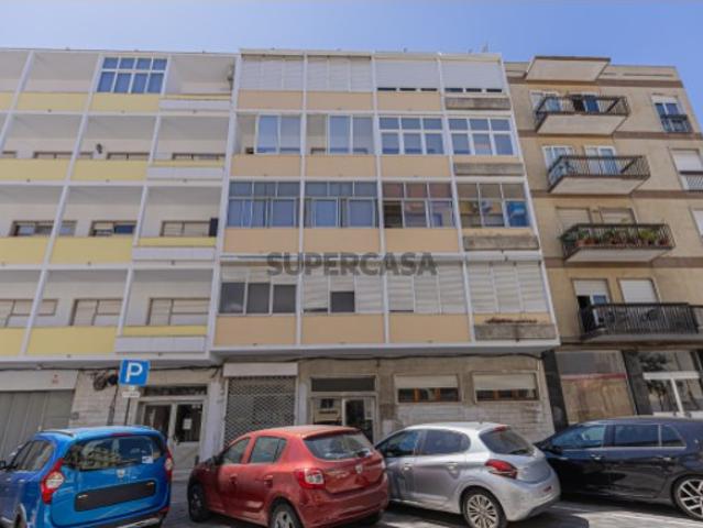 Apartamento T2 em Campo de Ourique
