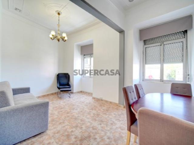 Apartamento T2 em Campolide