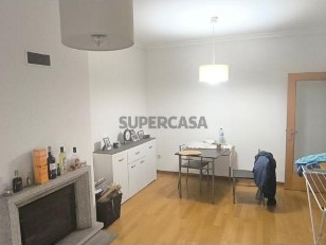 Apartamento T2 em Canelas