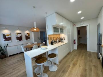 Apartamento T2 em Carcavelos e Parede