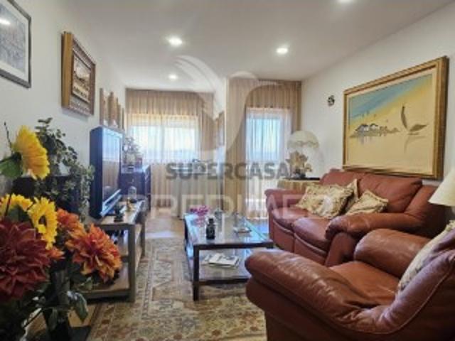 Apartamento T2 em Carcavelos e Parede
