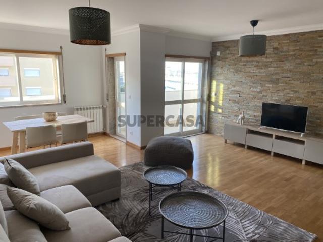 Apartamento T2 em Carnaxide e Queijas