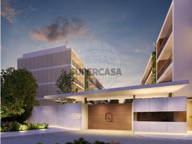 Apartamento T2 em Carnaxide e Queijas