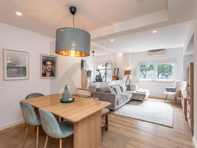 Apartamento T2 em Carnaxide ONDE A PERSONALIDADE E O REQUINTE SE SENTE EM CADA DETALHE