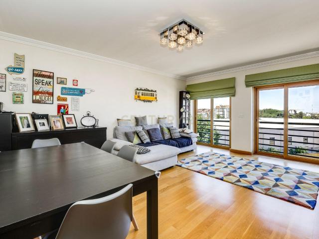 Apartamento T2 em Carnide, Lisboa com Vista Panorâmica