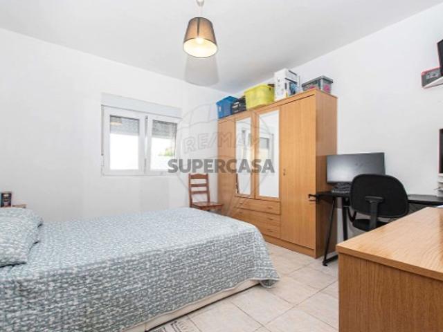 Apartamento T2 em Carregado e Cadafais