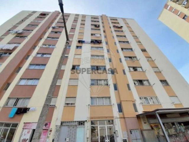 Apartamento T2 em Carregado e Cadafais