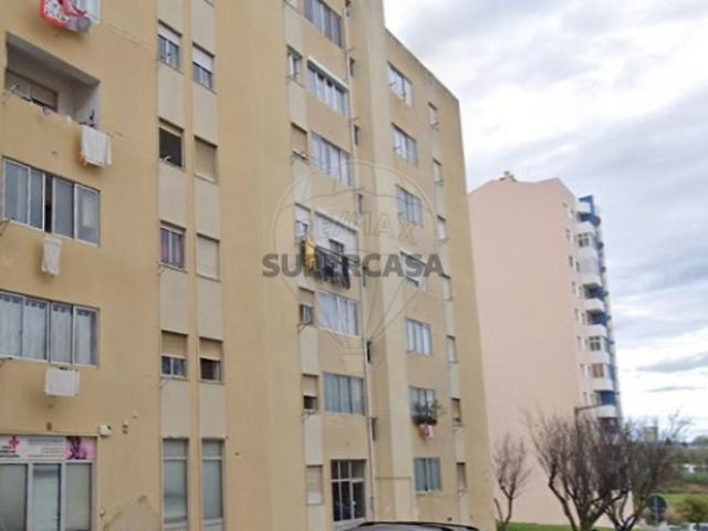 Apartamento T2 em Carregado e Cadafais