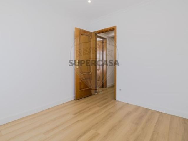 Apartamento T2 em Carregado e Cadafais