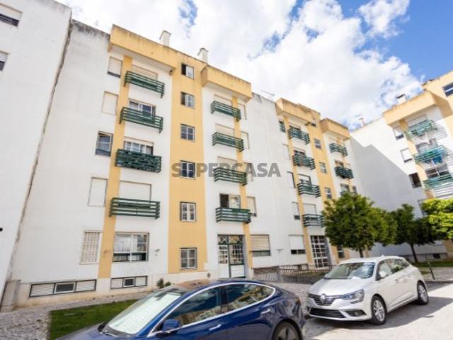Apartamento T2 em Carregado e Cadafais