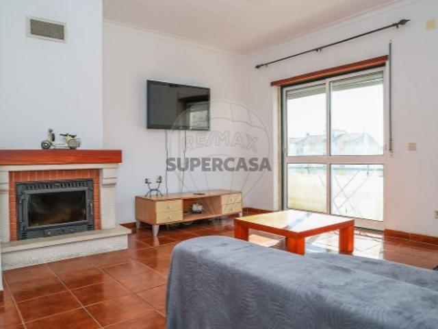 Apartamento T2 em Carregado e Cadafais