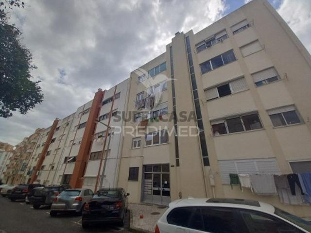 Apartamento T2 em Carregado e Cadafais
