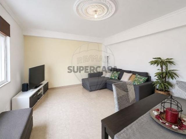 Apartamento T2 em Carregado e Cadafais