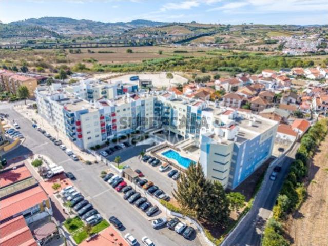 Apartamento T2 em Carregado e Cadafais