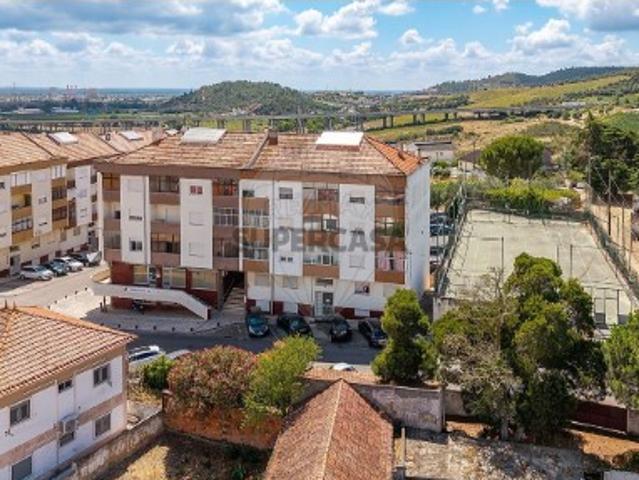 Apartamento T2 em Carregado e Cadafais