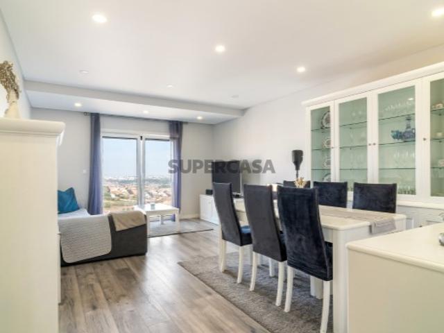 Apartamento T2 em Casal de Cambra