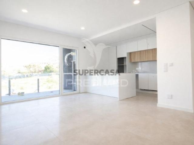 Apartamento T2 em Charneca de Caparica e Sobreda