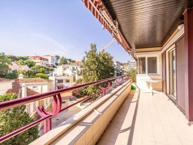Apartamento T2 em Condomínio no Estoril