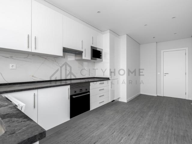 Apartamento T2 em Condomínio com piscina e garagem no 2º andar Olhão