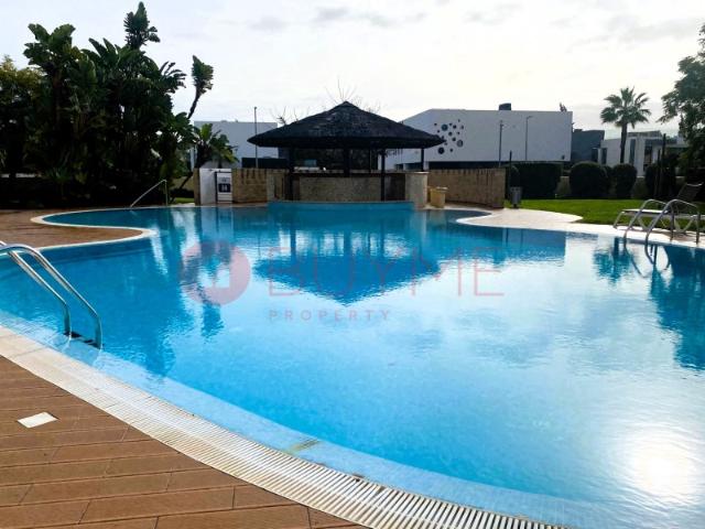 Apartamento T2 em condomínio contemporâneo numa zona residencial tranquila