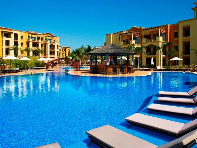 Apartamento T2 em condomínio de luxo com piscina e garagem. 95m² Quarteira