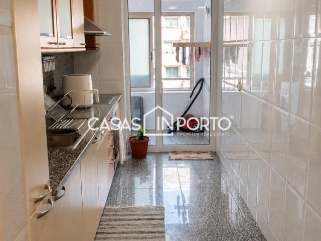 Apartamento T2 em Condomínio Fechado de Luxo com piscina