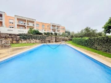 Apartamento T2 em Condomínio Privado com Piscina e Garagem box