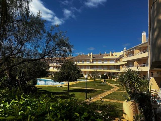 Apartamento T2 em Condomínio Privado com Piscina Vilamoura 100m² Quarteira