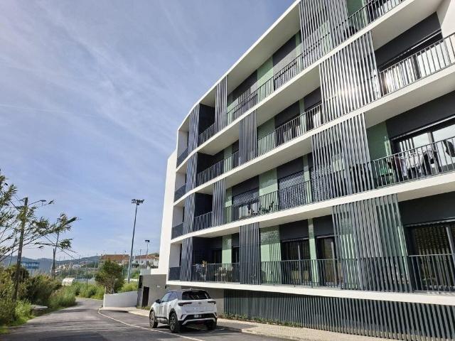 Apartamento T2 em Condomínio privado com Varandas, Piscina e. 115m² Loures