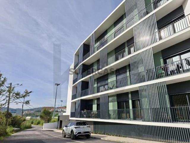 Apartamento T2 em Condomínio privado com Varandas, Piscina e Ginásio | Loures