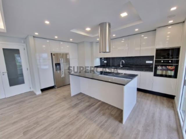 Apartamento T2 em Construção com Parqueamento e Arrecadação | Odivelas