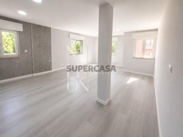 Apartamento T2 em Corroios | Totalmente Remodelado | Excelente Oportunidade