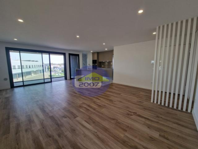 Apartamento T2 em Espargo com 2 Garagens Fechadas