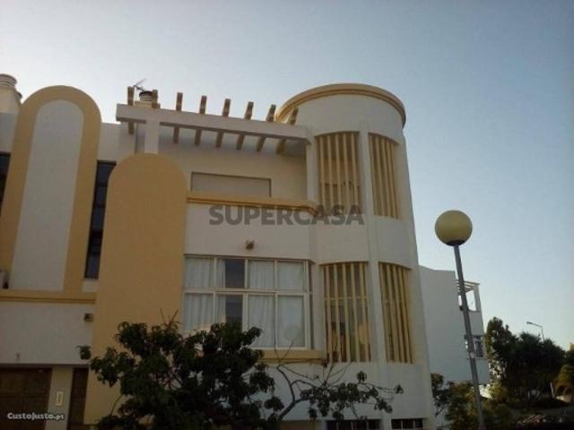 Apartamento T2 em Estômbar e Parchal