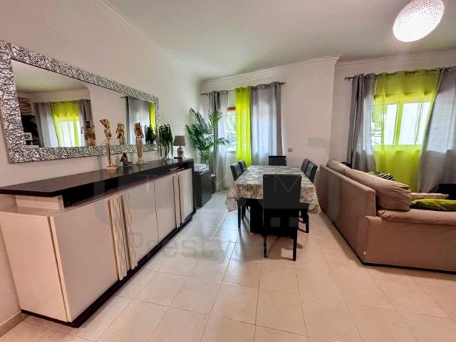 Apartamento T2 em excelente estado de conservação e com garagem privativa