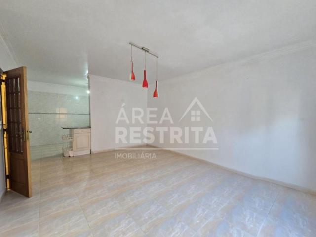 Apartamento T2, em excelente estado, Tapada das Mercês