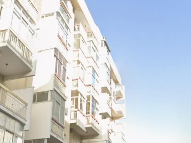 Apartamento T2 totalmente remodelado em Oeiras, a apenas 1 km da praia