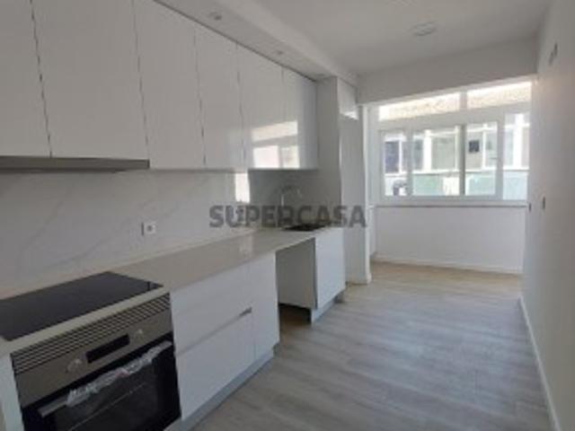 Apartamento T2 em Laranjeiro e Feijó