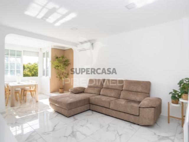 Apartamento T2 em Laranjeiro e Feijó