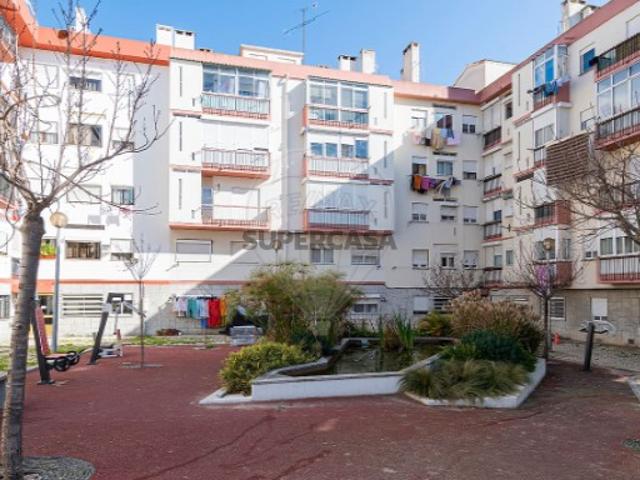 Apartamento T2 em Loures