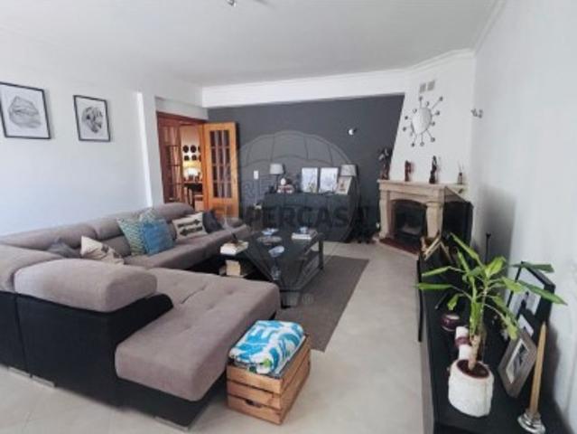 Apartamento T2 em Massamá e Monte Abraão