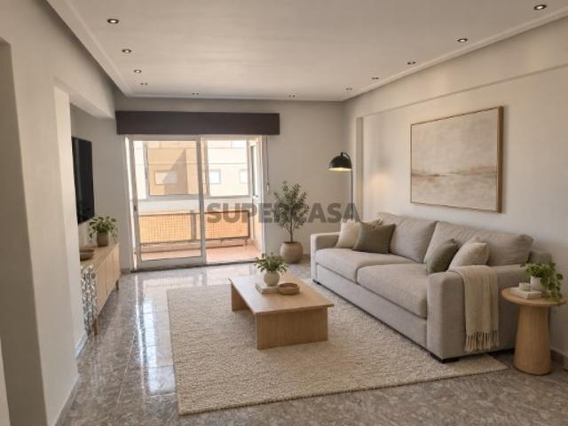 Apartamento T2 em Massamá e Monte Abraão
