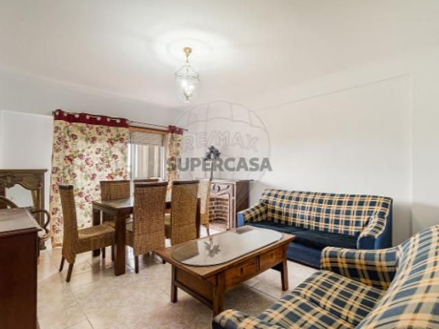 Apartamento T2 em Massamá e Monte Abraão