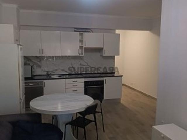 Apartamento T2 em Massamá e Monte Abraão